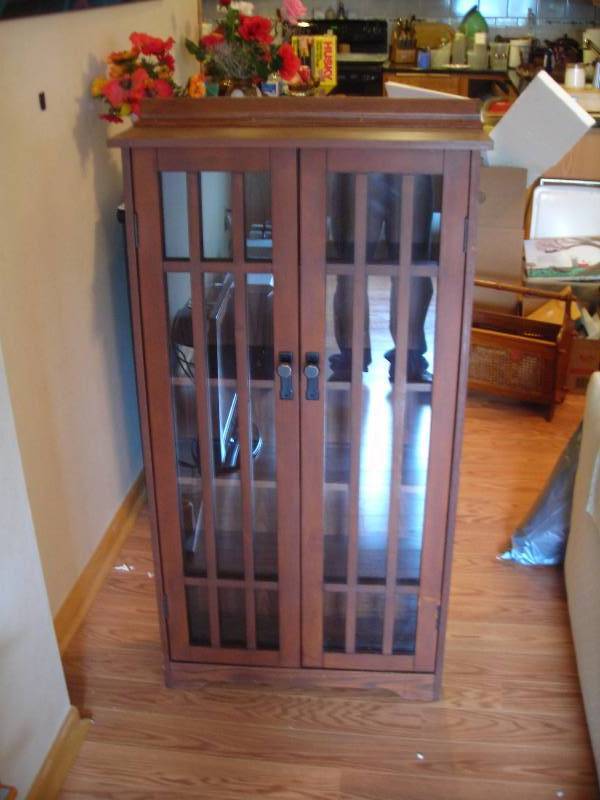 lot 11 image: Curio Cabinet 16x10x48