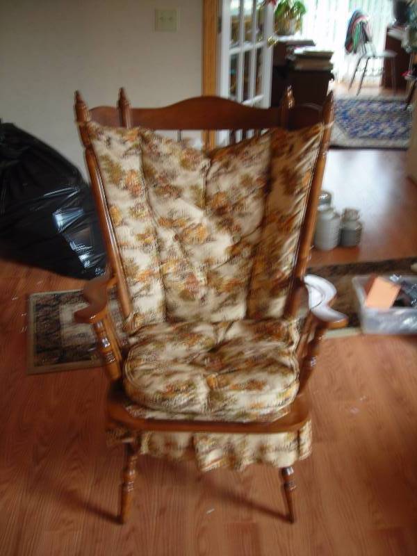 lot 13 image: Colonial Chair With Pads