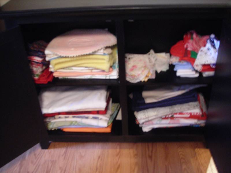 lot 15 image: Large Lot Of Table Linens Table Cloths, Doilies, Place Mats