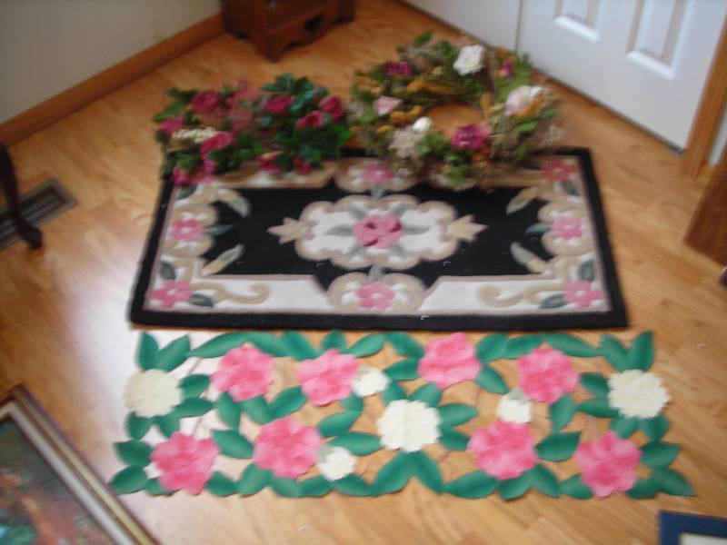 lot 18 image: Floral Rug 24x42, 2-Floral Wreaths