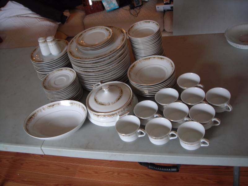 lot 26 image: Queen Anne China