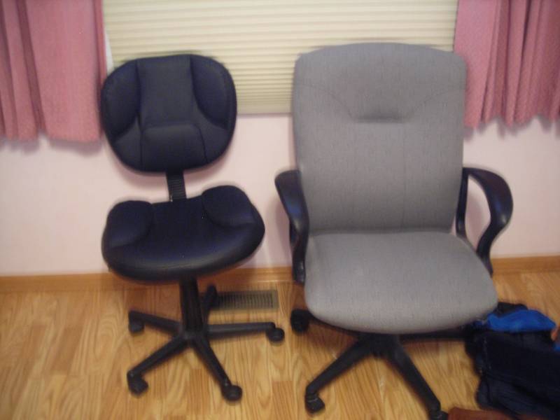 lot 33 image: 2-Office Chairs