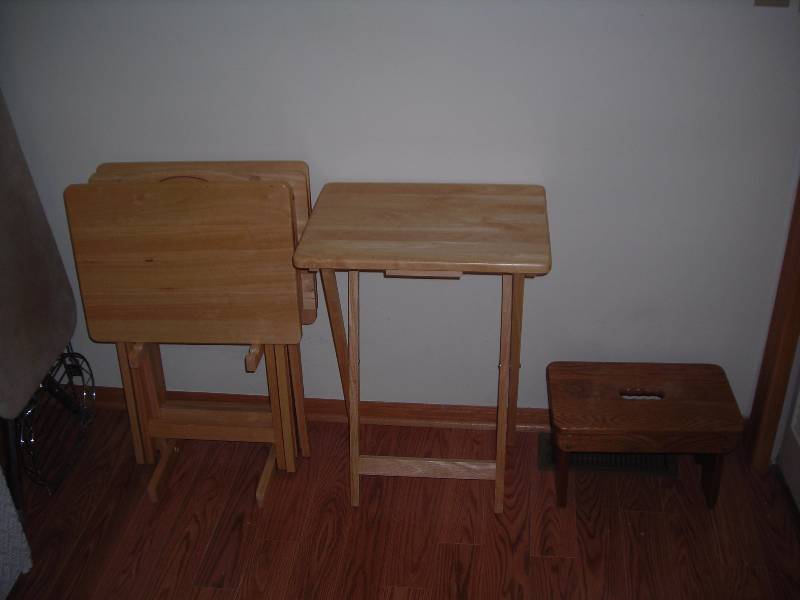 lot 46 image: Set Of 4-TV Trays, Step Stool