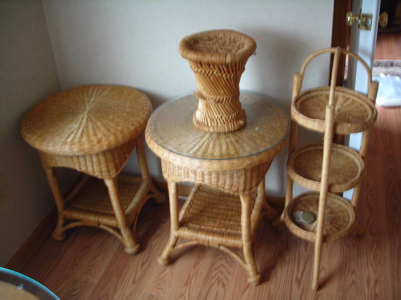 lot 54 image: 4-Pieces Of Wicker Furniture
