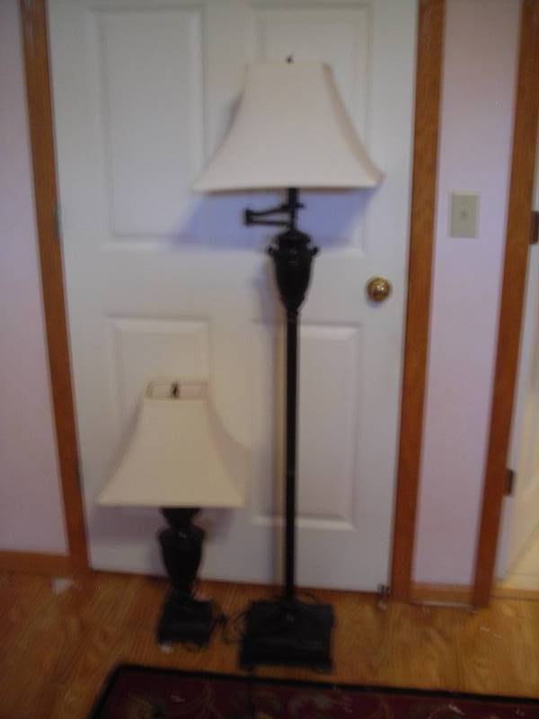 lot 75 image: 1-Floor Lamp, 1-Table Lamp