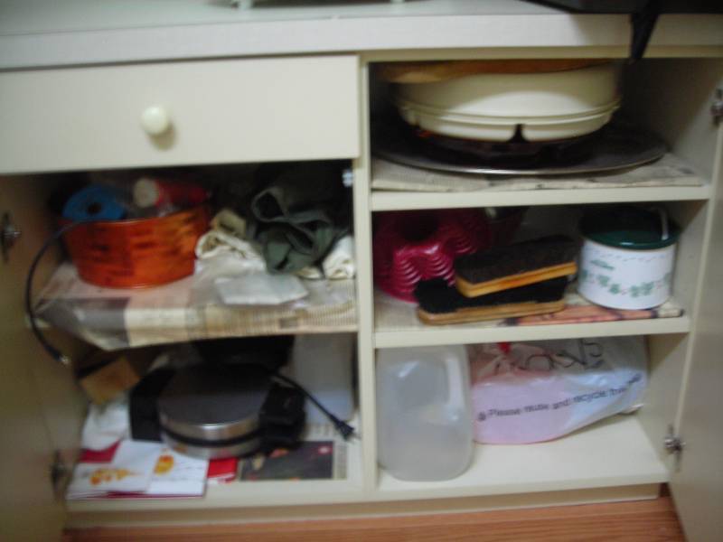 lot 93 image: Contents Of Cabinet