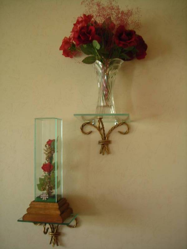 lot 97 image: Music Box With Roses, Vase Of Roses, 2-Wall Shelves (Need Screwdriver To Remove)