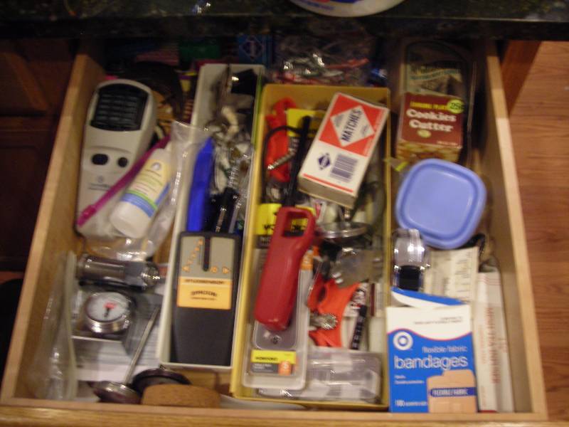 lot 105 image: Contents Of Junk Drawer