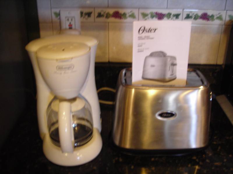 lot 106 image: Oster Toaster With Manual, Delonghi Coffee Maker