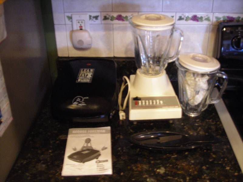 lot 107 image: George  Foreman Grill, Blender With Extra Attachments