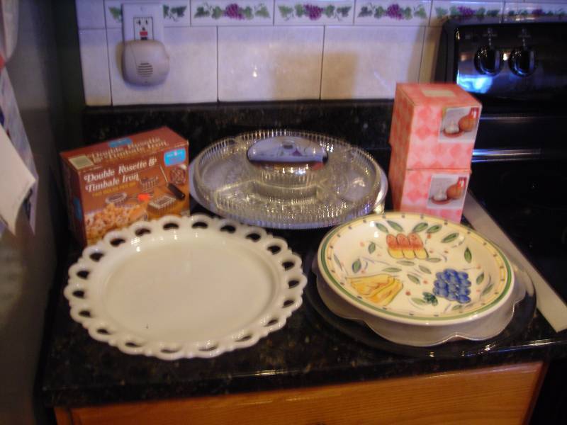 lot 119 image: Relish Lazy Susan, Garlic Keepers, Rosette Iron