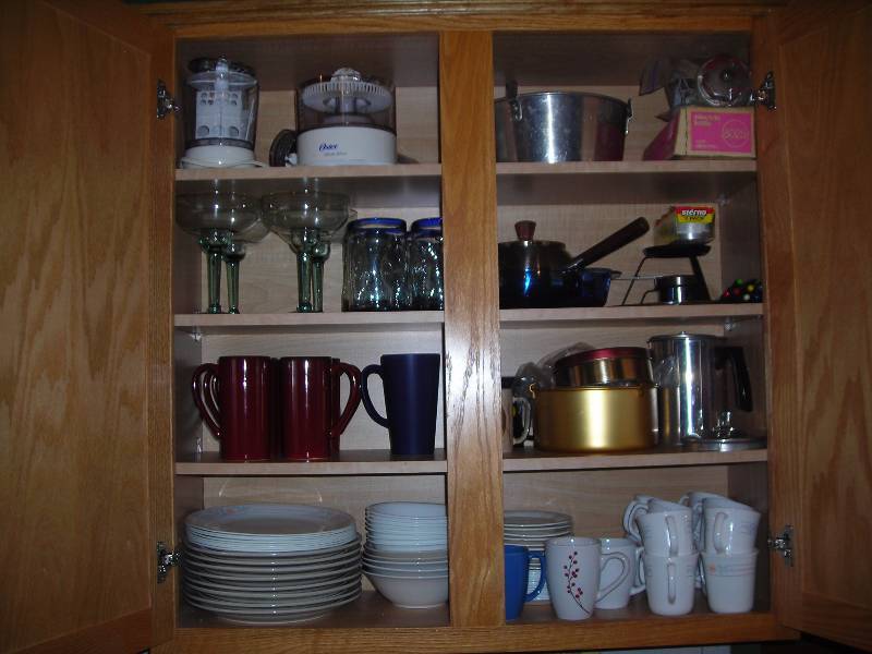 lot 125 image: Contents Of Kitchen Cabinet-Corelle & Other Dishes