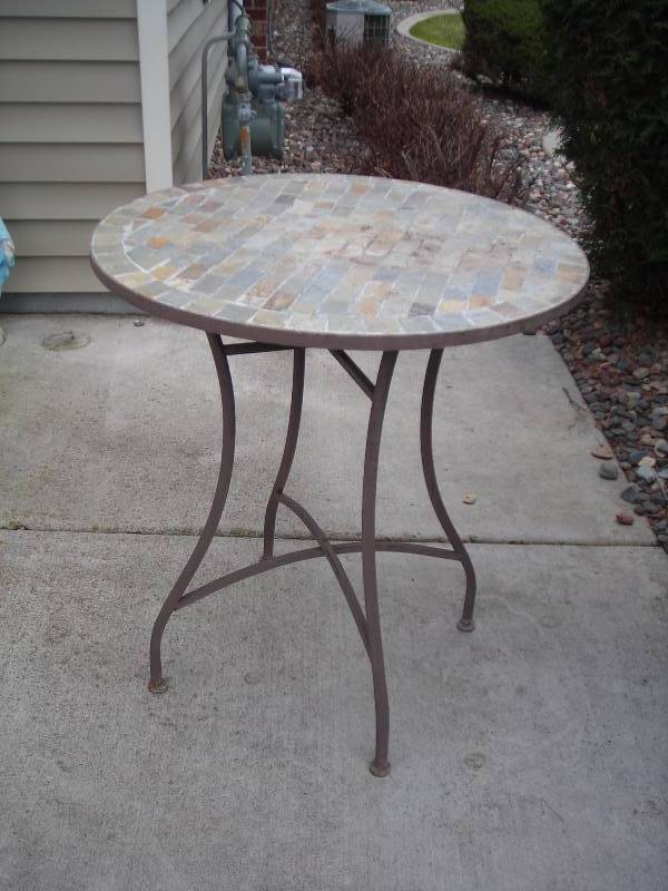 lot 133 image: Small Patio Table