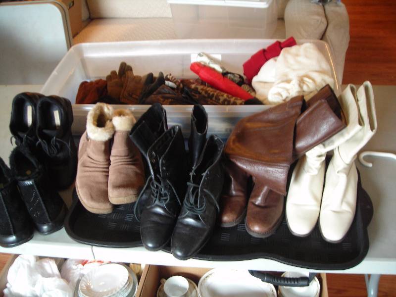 lot 140 image: Tub Of Gloves & Scarves, Womens BootsShoes Size 7