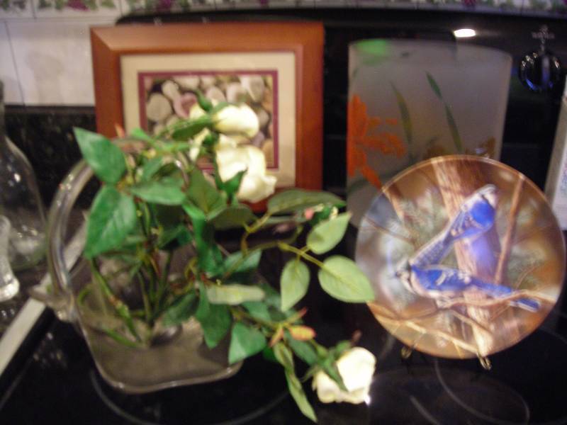 lot 148 image: Knowles Collector Plate (Blue Jay), Vases, Framed Picture