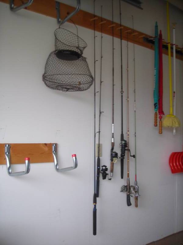 lot 157 image: 6-Fishing Poles, Keep Alive Net