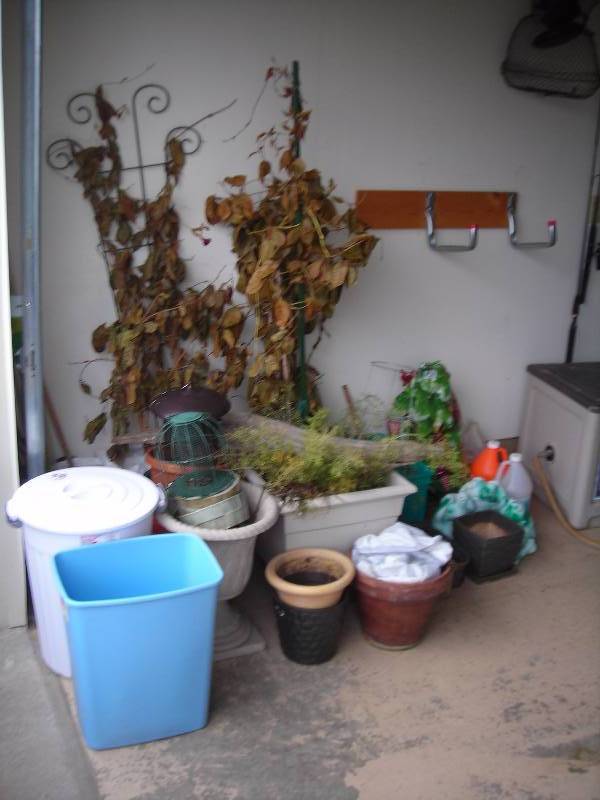 lot 172 image: Large Lot Of Plant & Garden Related, Pots, Trolley, Bird Food
