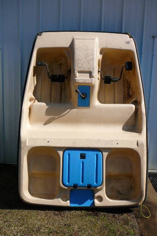 lot 4 image: Pedal Boat Water Wheeler