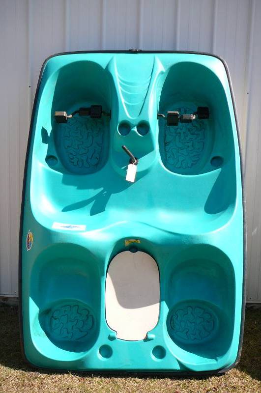 lot 5 image: Pedal Boat