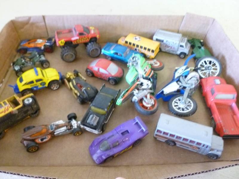 lot 35 image: Matchbox Cars