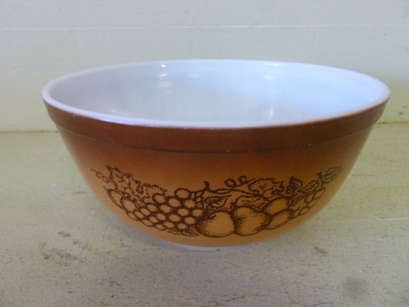 lot 43 image: Pyrex