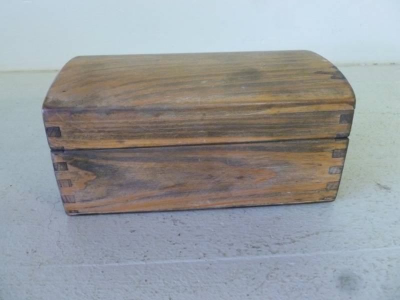 lot 48 image: Jewelry Box