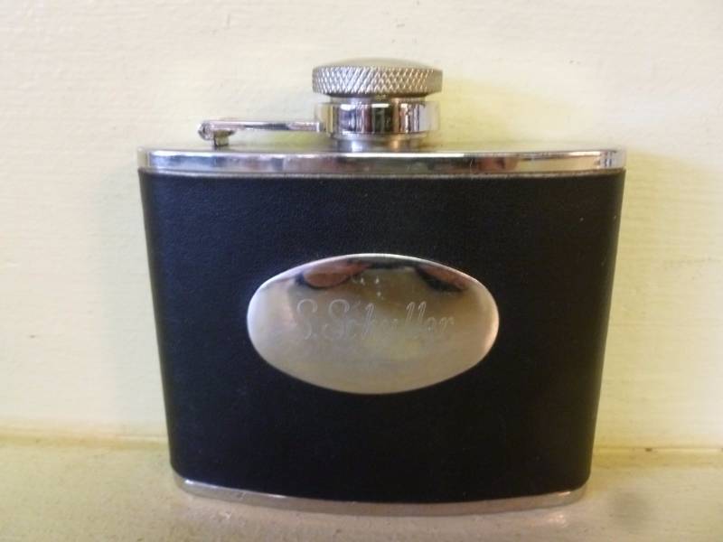 lot 50 image: Whiskey Flask