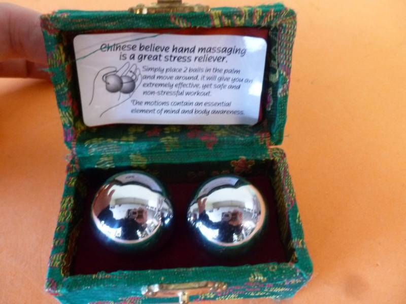 lot 87 image: Chinese Health Balls