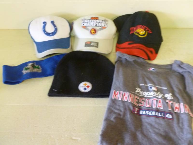lot 89 image: Sports Cloths