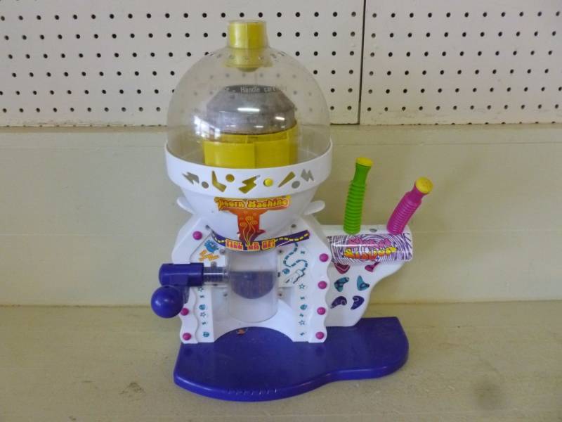 lot 103 image: Popcorn Machine