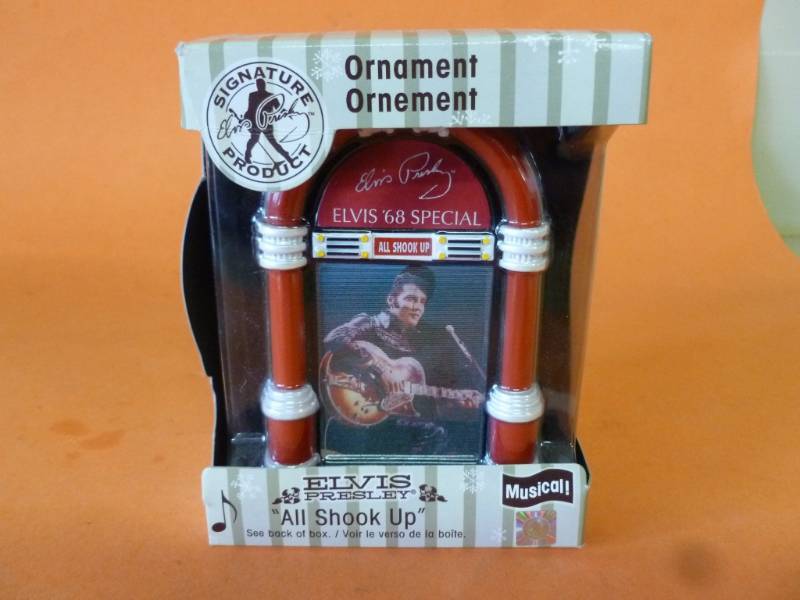 lot 106 image: Elvis Collectible