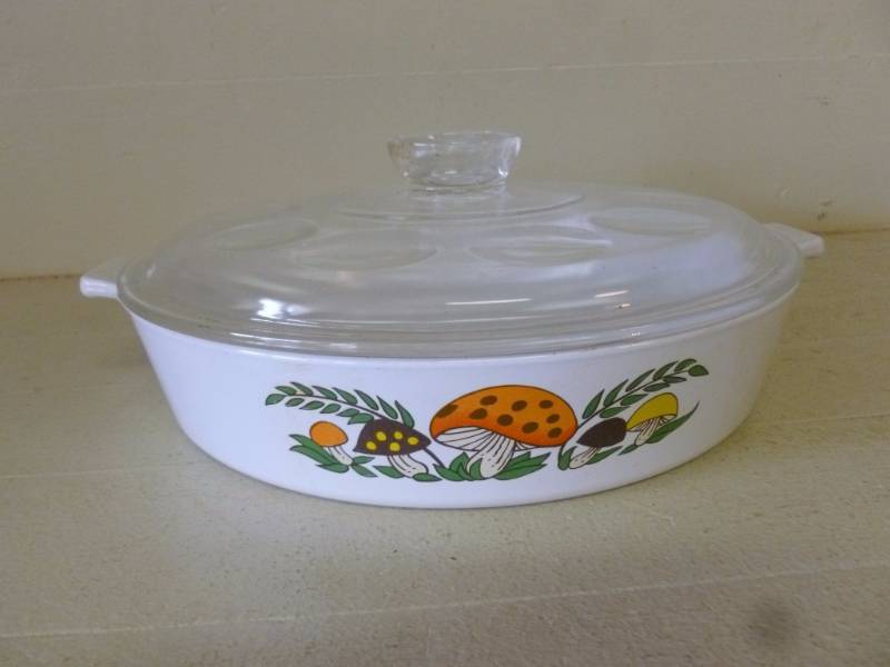 lot 114 image: Corning Ware