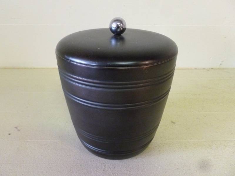 lot 115 image: Ice Bucket