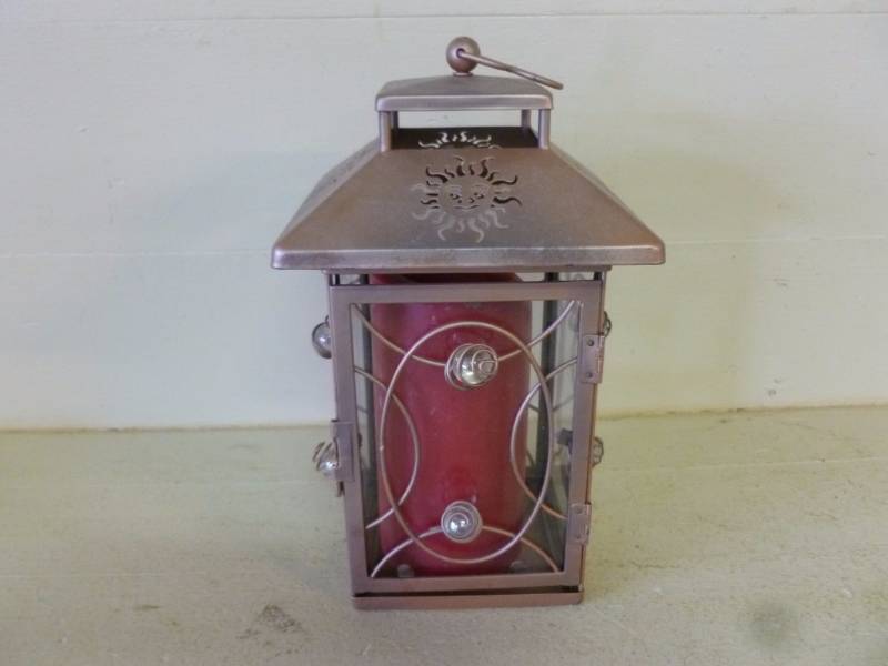lot 124 image: Decorative