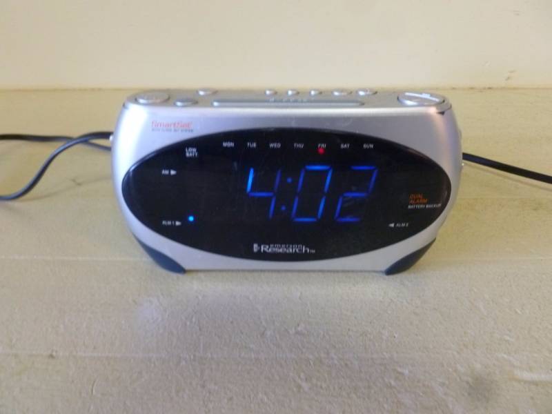 lot 128 image: Alarm Radio