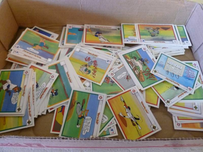 lot 136 image: Looney Tunes Cards