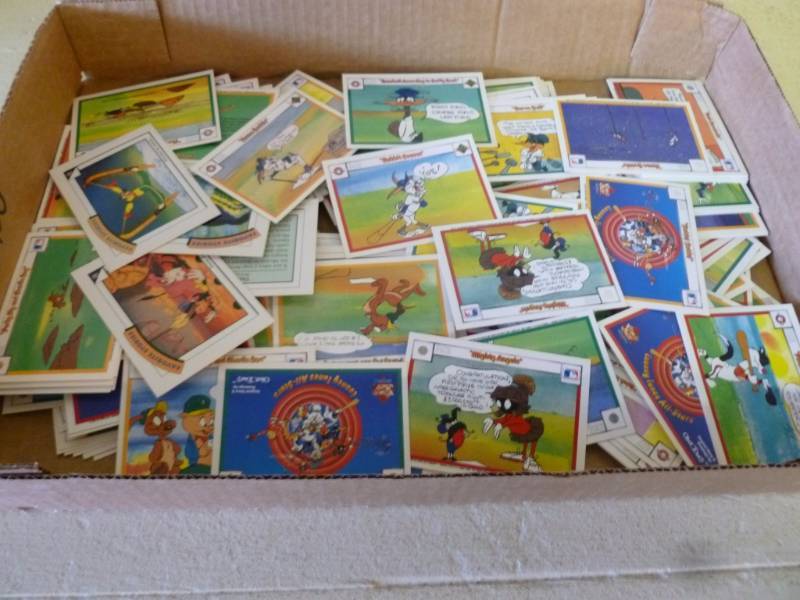 lot 137 image: Looney Tunes Cards