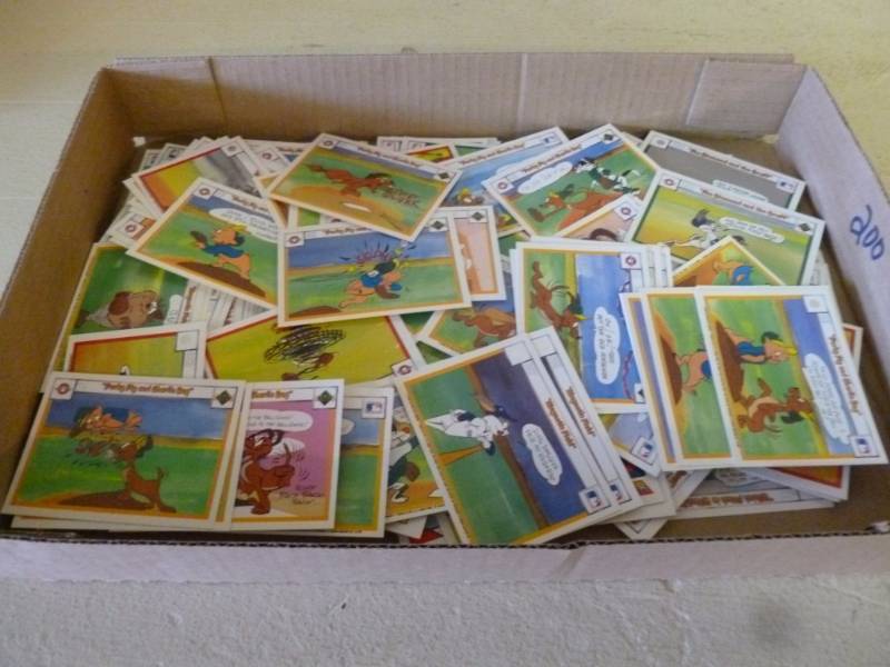 lot 138 image: Looney Tunes Cards