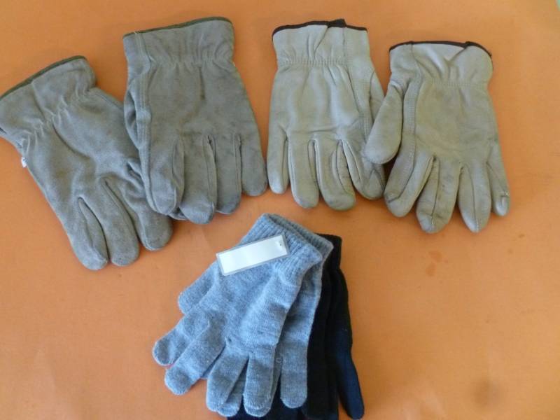 lot 178 image: Gloves