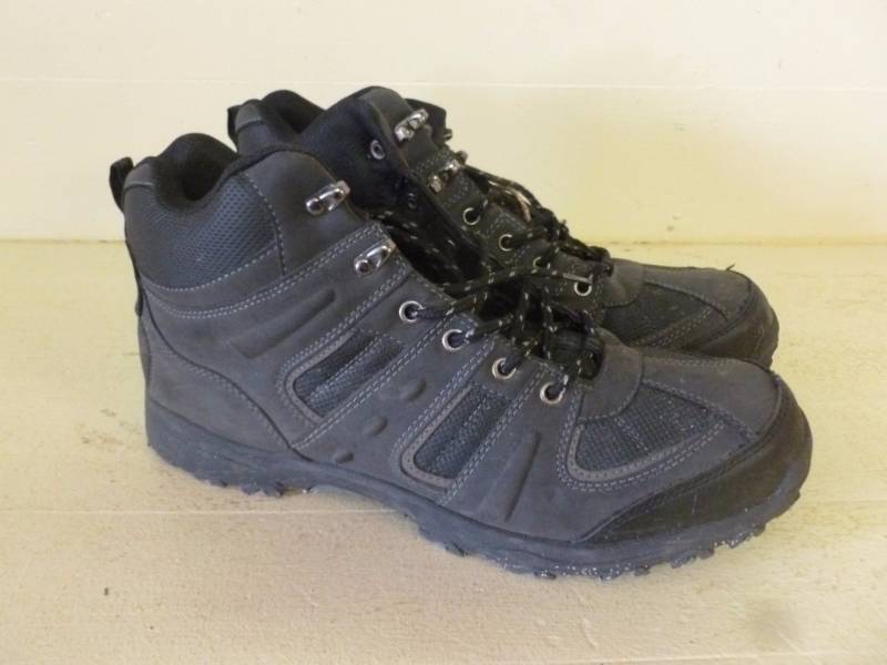 lot 186 image: Boots