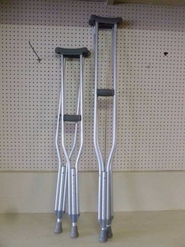 lot 211 image: Aluminum Crutches