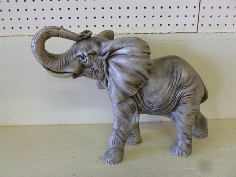 lot 252 image: Elephant Decoration