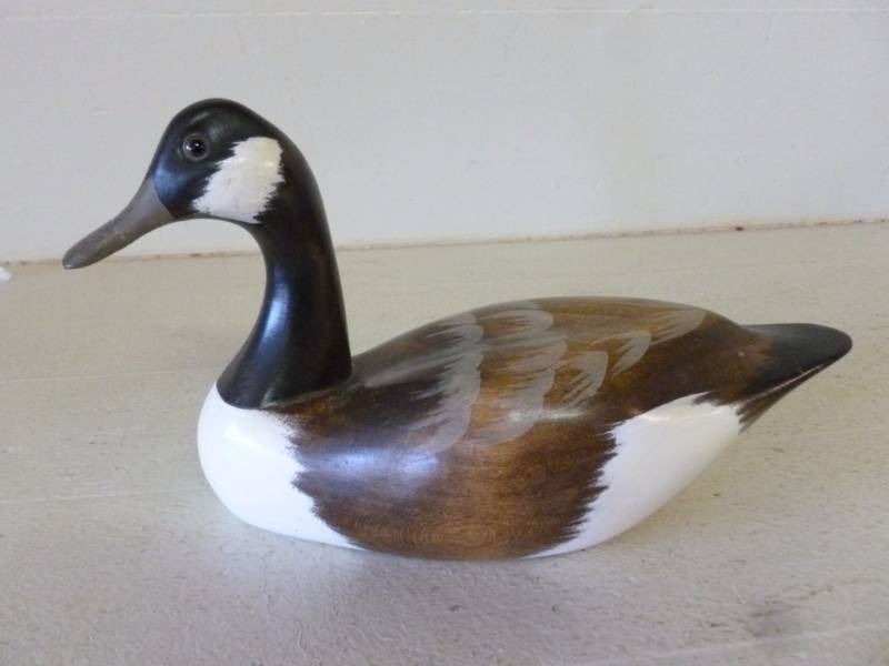 lot 257 image: Wooden Goose Decoration