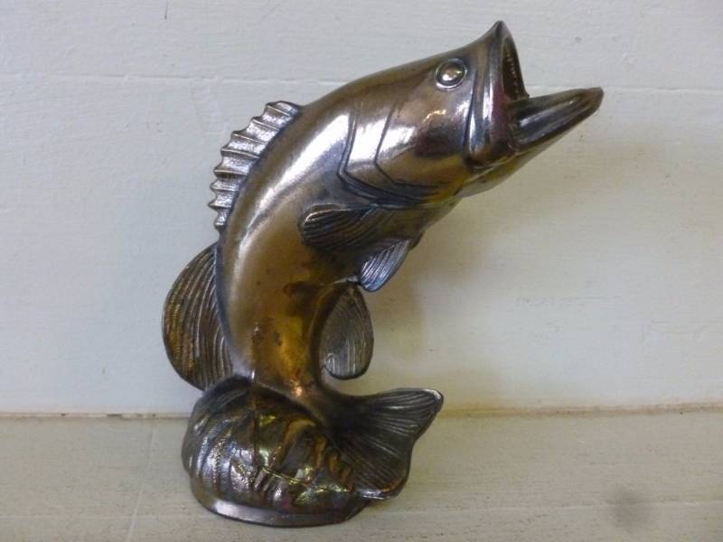 lot 266 image: Car Hood Ornament