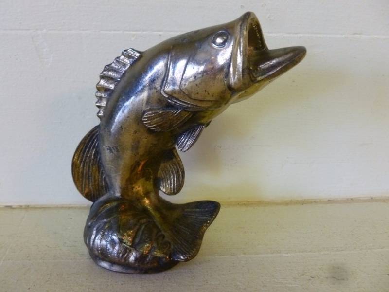 lot 267 image: Car Hood Ornament