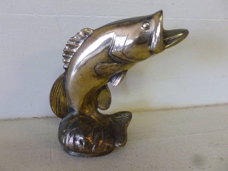 lot 268 image: Car Hood Ornament