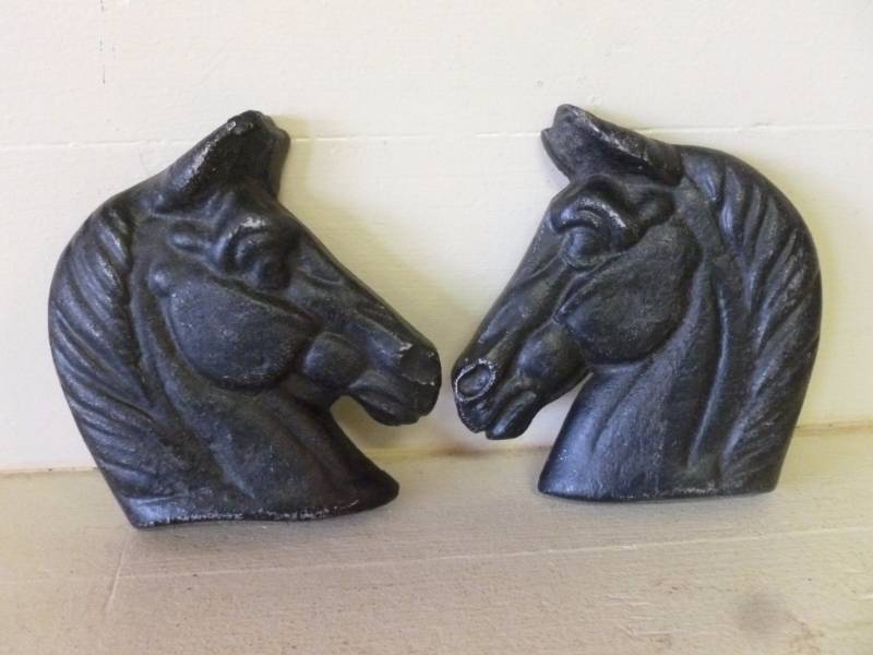 lot 272 image: Cast Metal Horse Heads