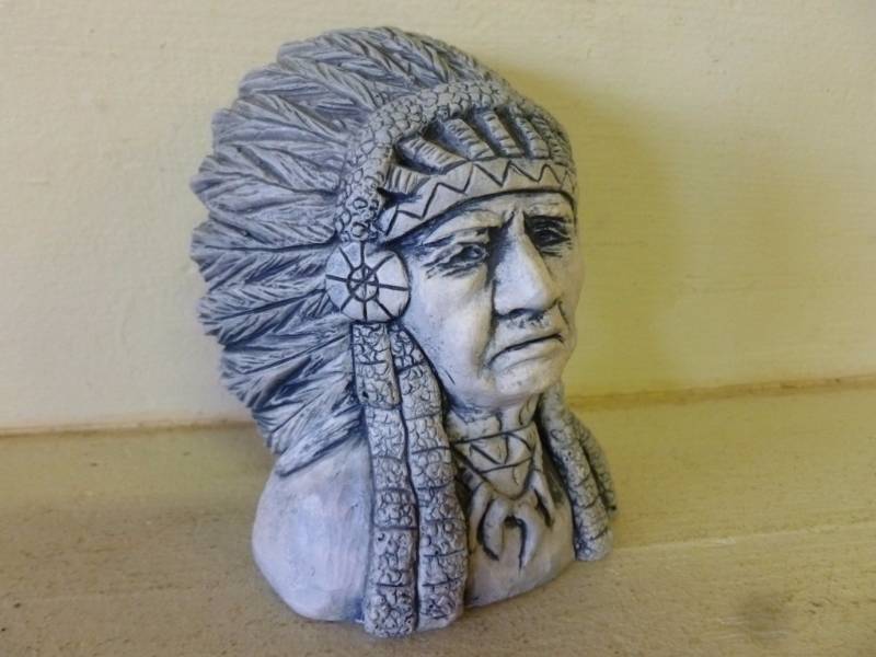 lot 279 image: Decorative