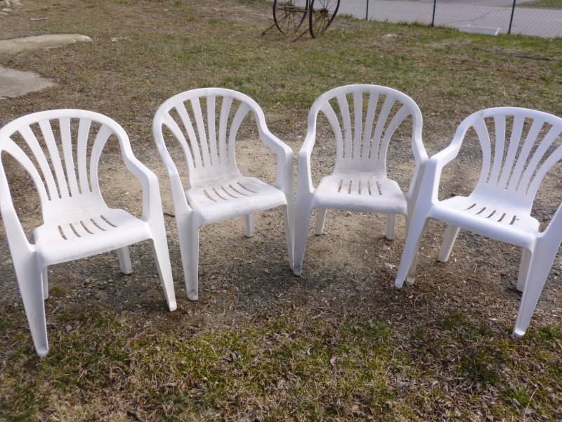 lot 18 image: Patio Chairs