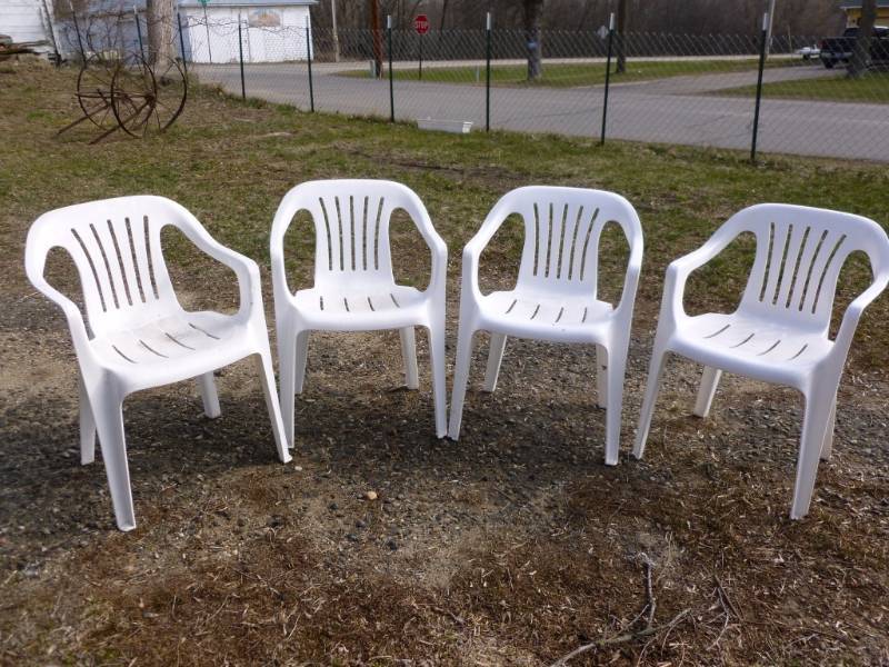 lot 19 image: Patio Chairs